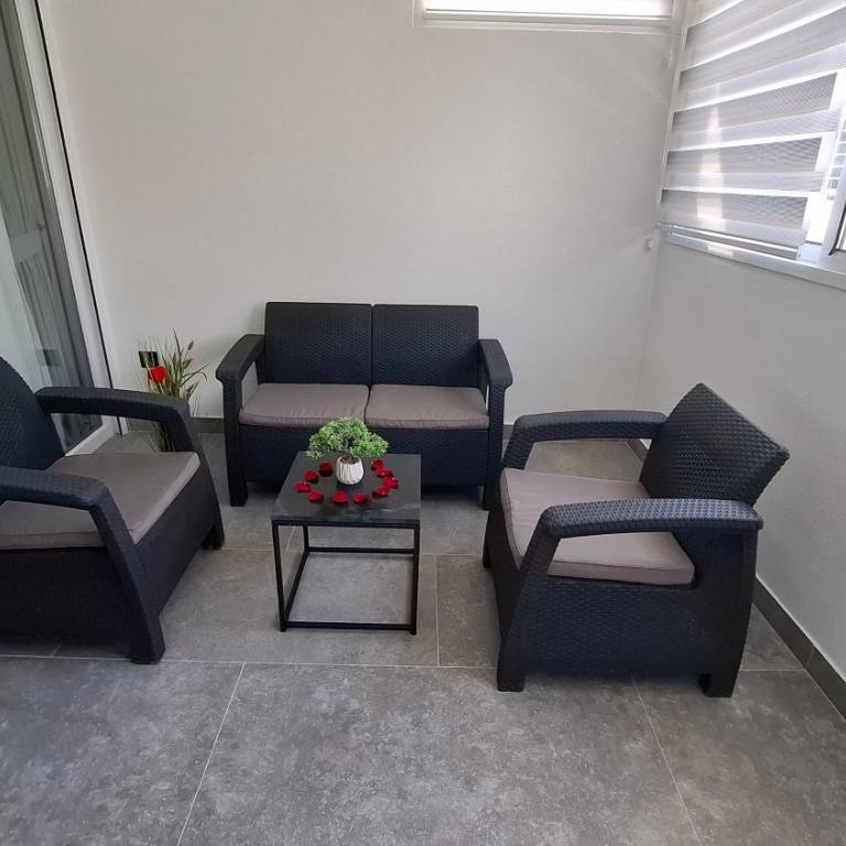 LUX Casa di Stefan - Two-Bedroom Apartment with Balcony and Terrace - 16