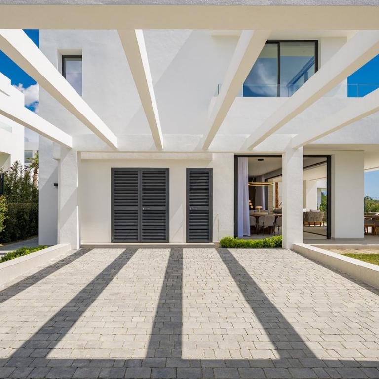 Luxury Villa in Marbella with Panoramic Sea Views & Large Garden - Villa - 20
