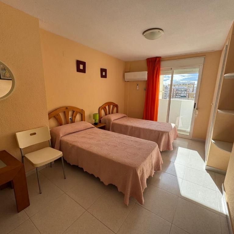 Apartamentos GEMA Primera linea Cullera - Two-Bedroom Apartment with Terrace and Sea View - 4