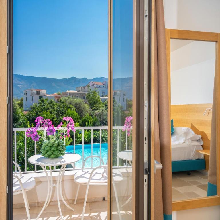 Maison Montechiaro - Quadruple Room with Sea View - 8
