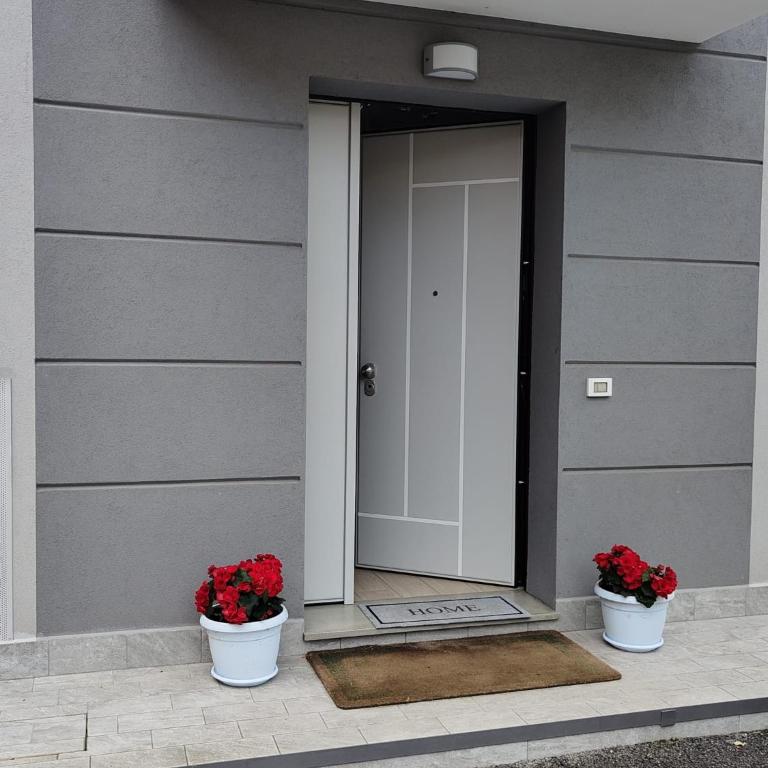 Grigio Perla Panigale, villetta esclusiva con giardino, 3 camere, parcheggio privato fino 3 posti auto - Un oasi di tranquillità - Vicina all'Aeroporto, Unipol Arena e Fiera - Three-Bedroom Apartment - 67