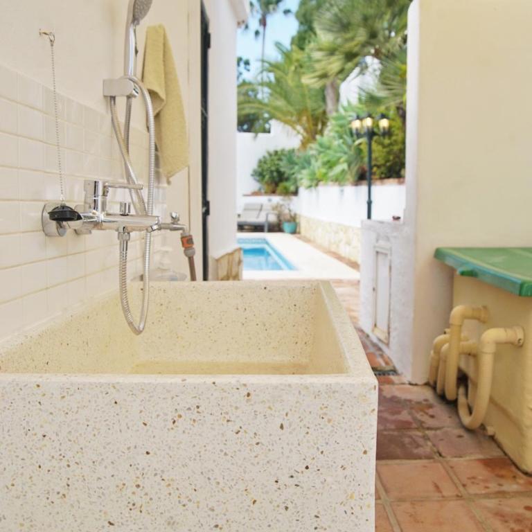 Luxury seaside villa - Villa - 24