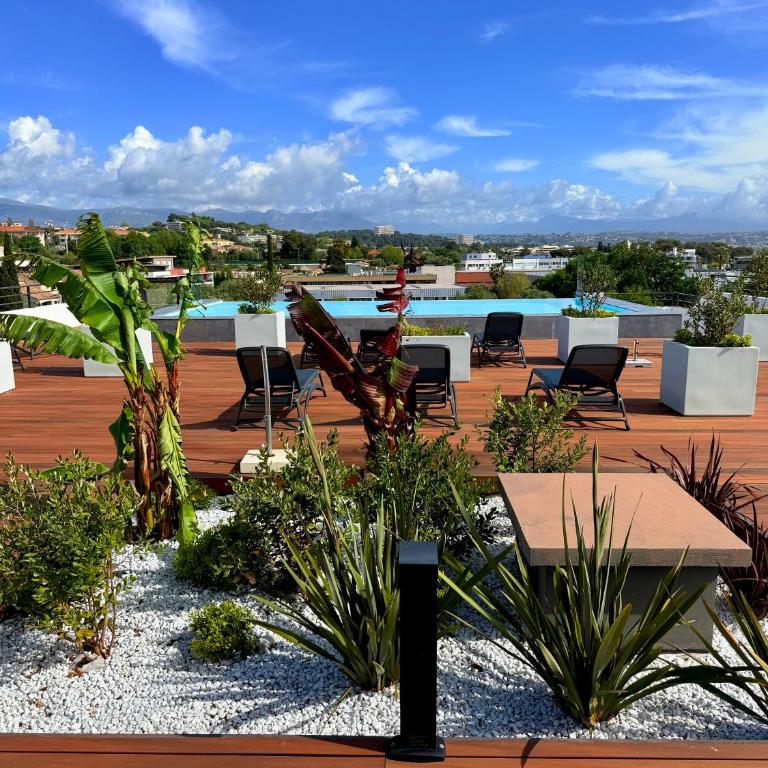 charmant 3 pièces neuf SUR JARDIN piscine débordement en Rooftop VUE MER ET MONTAGNES parking gratuit climatisation 2 CHAMBRES - Appartement 2 Chambres - 26