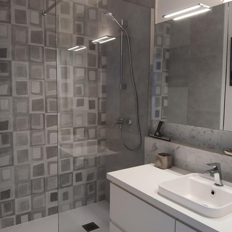 Appartement Entre port et mer haut standing - Apartamento de 1 dormitorio - 20