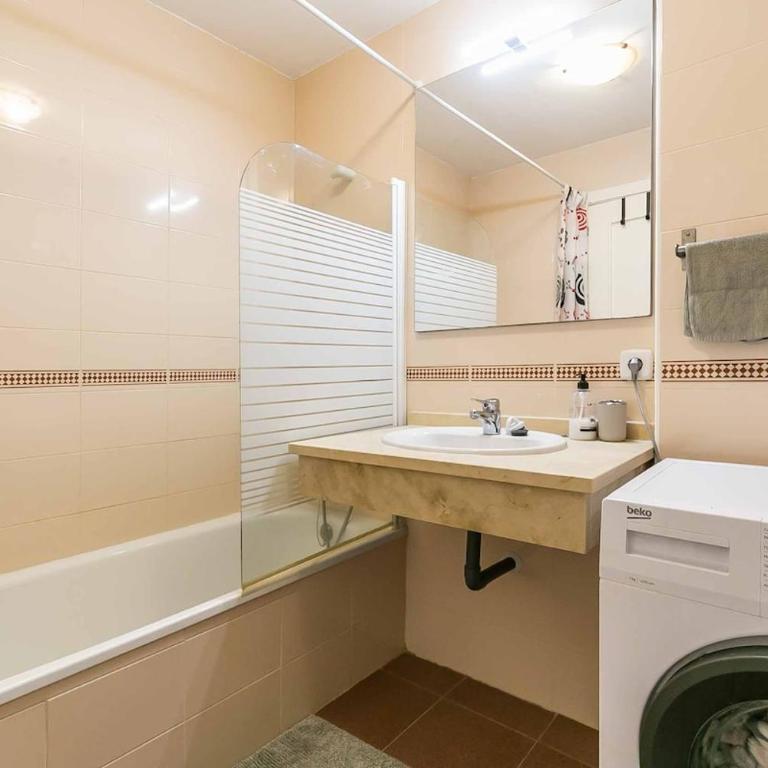 132 - Charming Apartment with Sea Views, Fuengirola! - Apartamento de 2 dormitorios con vistas al mar - 23