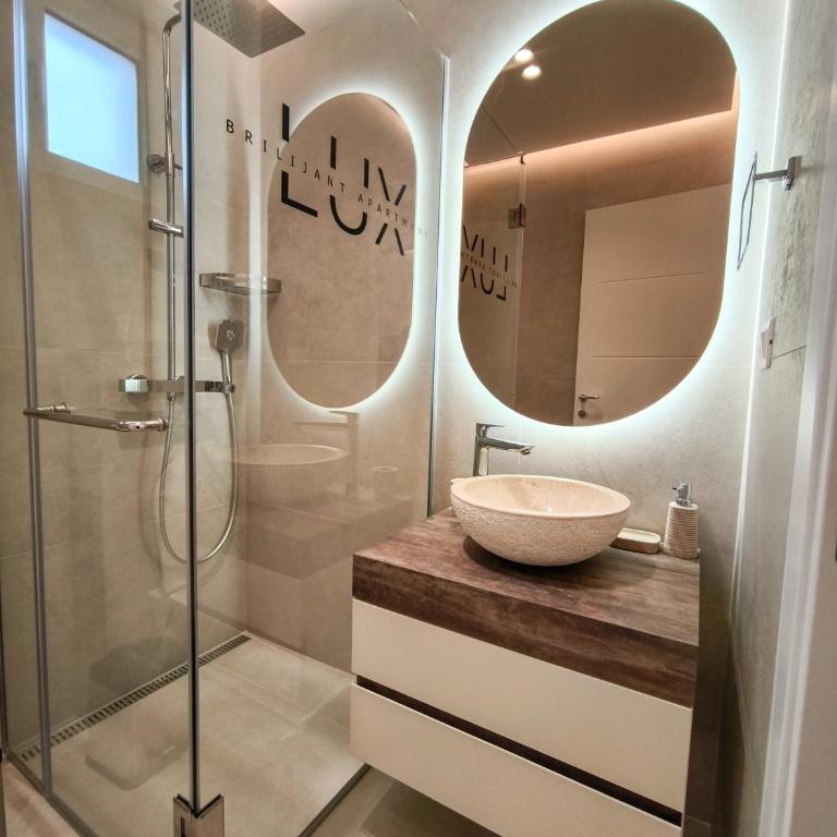 Lux Brilijant Apartmant - Two-Bedroom Apartment - 15