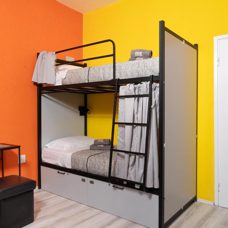 Hostel Four Rooms - Bed in 8-Bed Mixed Dormitory Room - 9