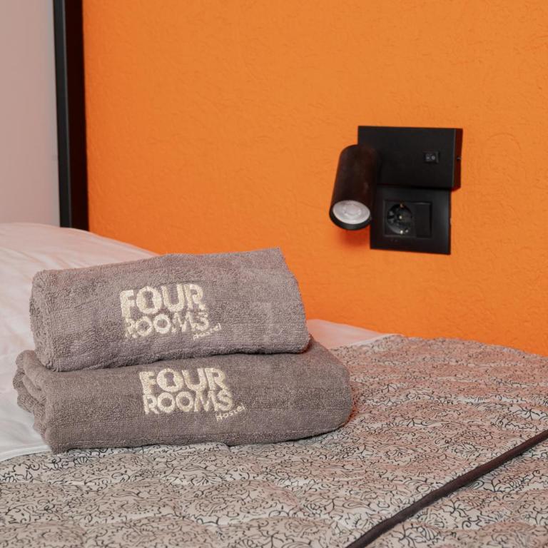 Hostel Four Rooms - Bed in 8-Bed Mixed Dormitory Room - 8
