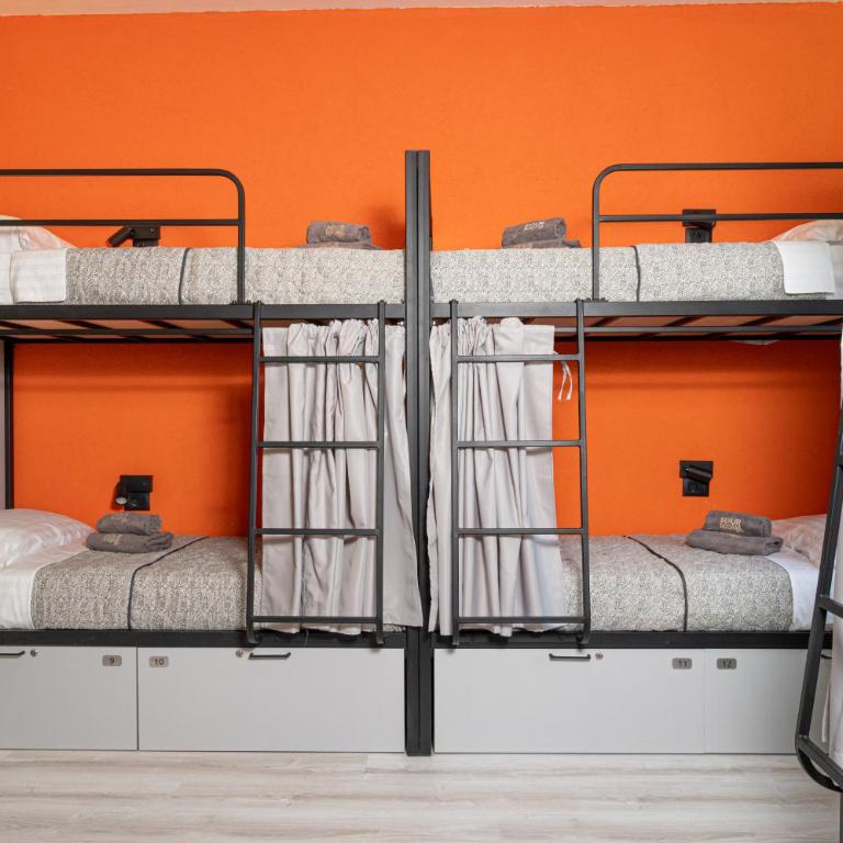 Hostel Four Rooms - Bed in 8-Bed Mixed Dormitory Room - 10