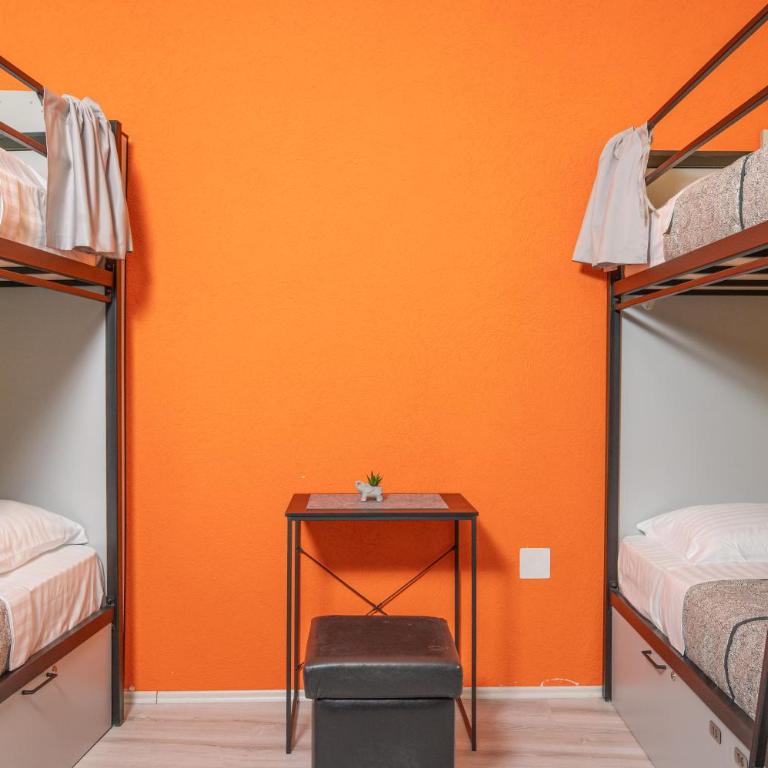 Hostel Four Rooms - Bed in 8-Bed Mixed Dormitory Room - 2