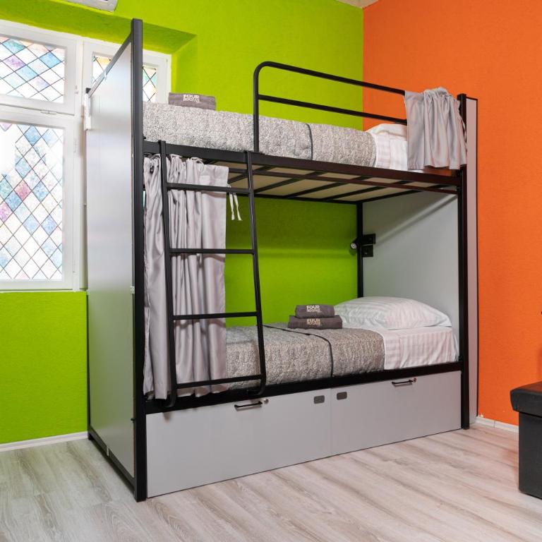 Hostel Four Rooms - Bed in 8-Bed Mixed Dormitory Room - 13