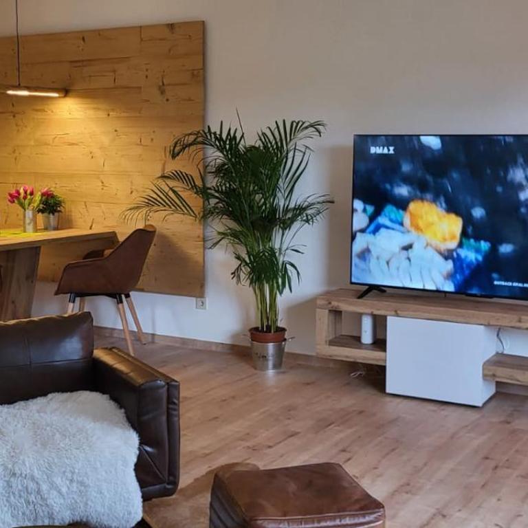 Ammergaufeeling mit einmaligem Bergblick, Terrasse, Nähe zur Nato Schule - Apartment mit 1 Schlafzimmer - 14