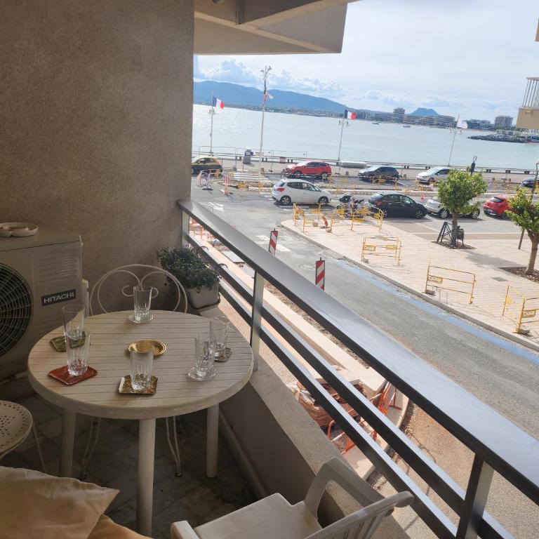 Roses appart - Two-Bedroom Apartment with Terrace and Sea View - 7