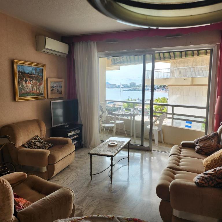 Roses appart - Two-Bedroom Apartment with Terrace and Sea View - 8