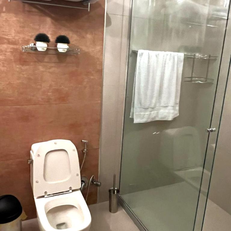 7B - Moderno departamento de 3 dormitorios a pasos de Plaza Blacutt - con Balcon y Parrillero - Apartamento - 35