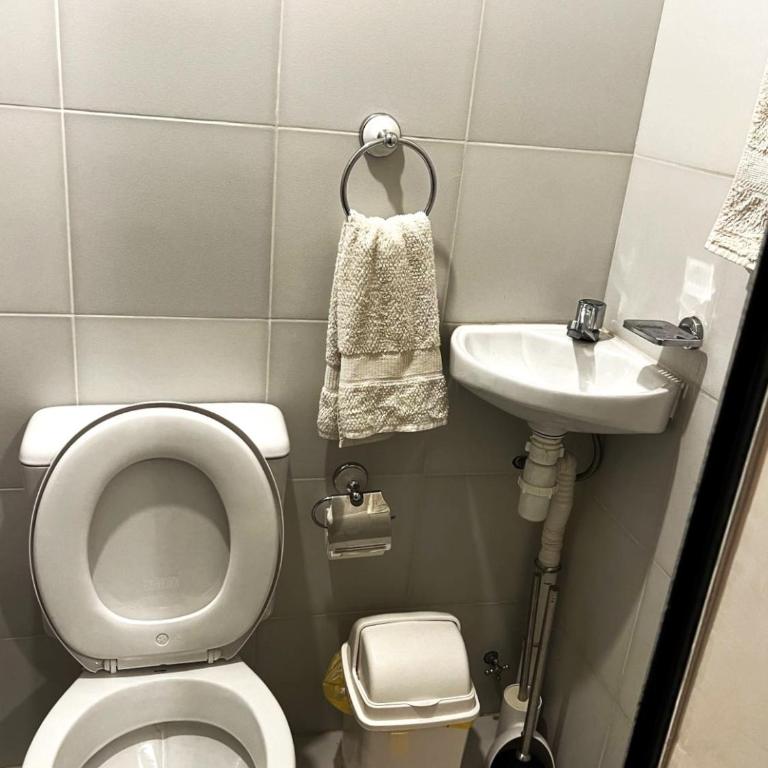 7B - Moderno departamento de 3 dormitorios a pasos de Plaza Blacutt - con Balcon y Parrillero - Apartamento - 52