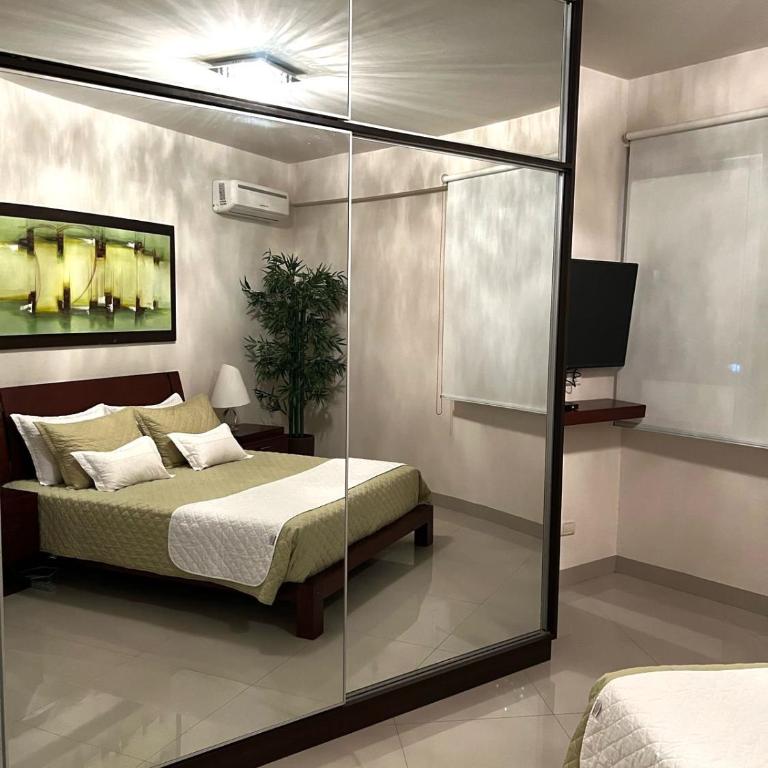 7B - Moderno departamento de 3 dormitorios a pasos de Plaza Blacutt - con Balcon y Parrillero - Apartamento - 53