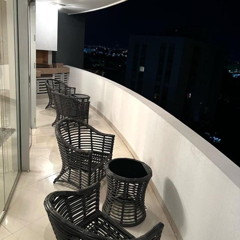 7B - Moderno departamento de 3 dormitorios a pasos de Plaza Blacutt - con Balcon y Parrillero - Apartamento - 49