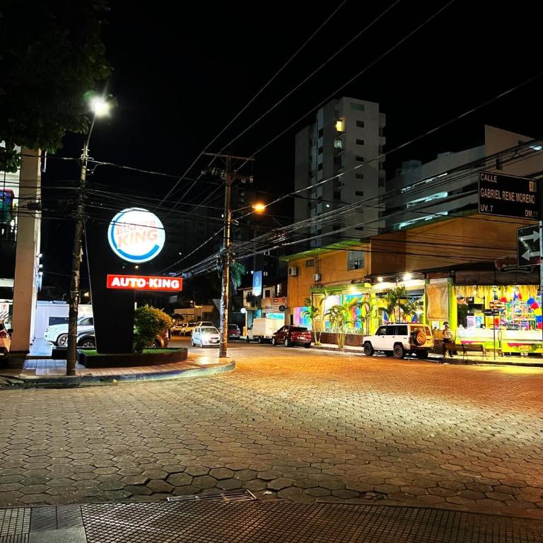 7B - Moderno departamento de 3 dormitorios a pasos de Plaza Blacutt - con Balcon y Parrillero - Apartamento - 70