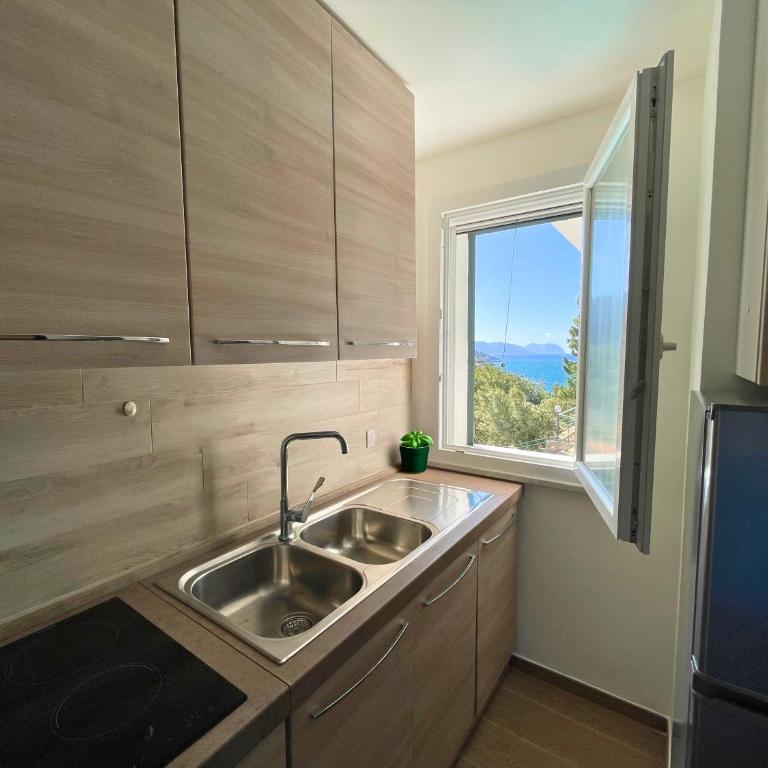 VFH Residence Flavia -Tre Piscine - Appartamento con 2 Camere da Letto, Terrazza e Vista Mare - 11