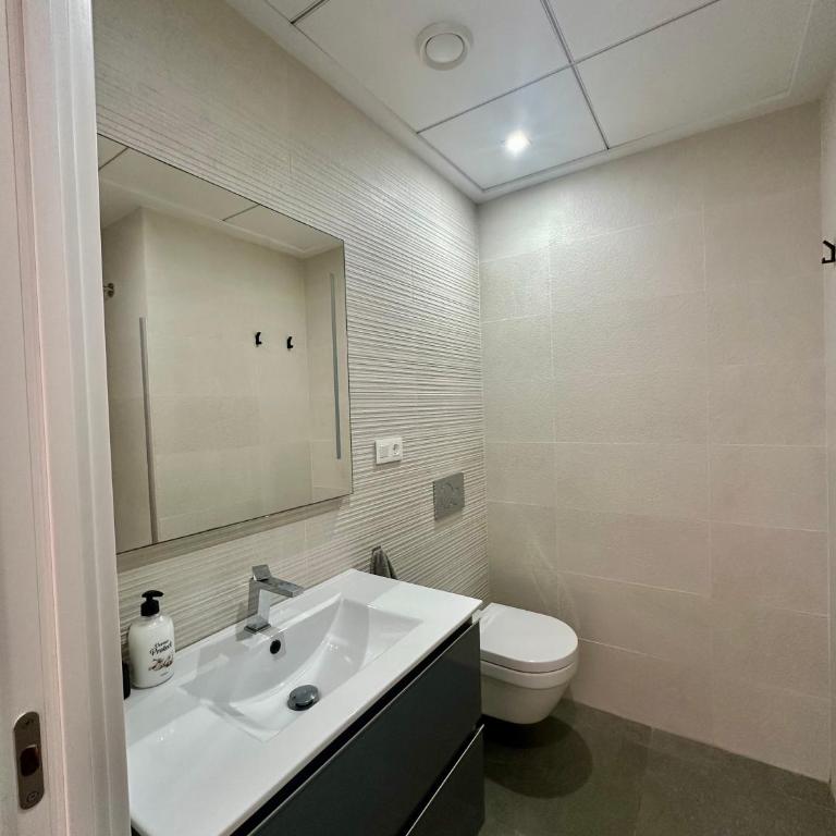 Condo with solarium in Laguna Beach Resort In Los Balcones in Torrevieja - Two-Bedroom Apartment - 12