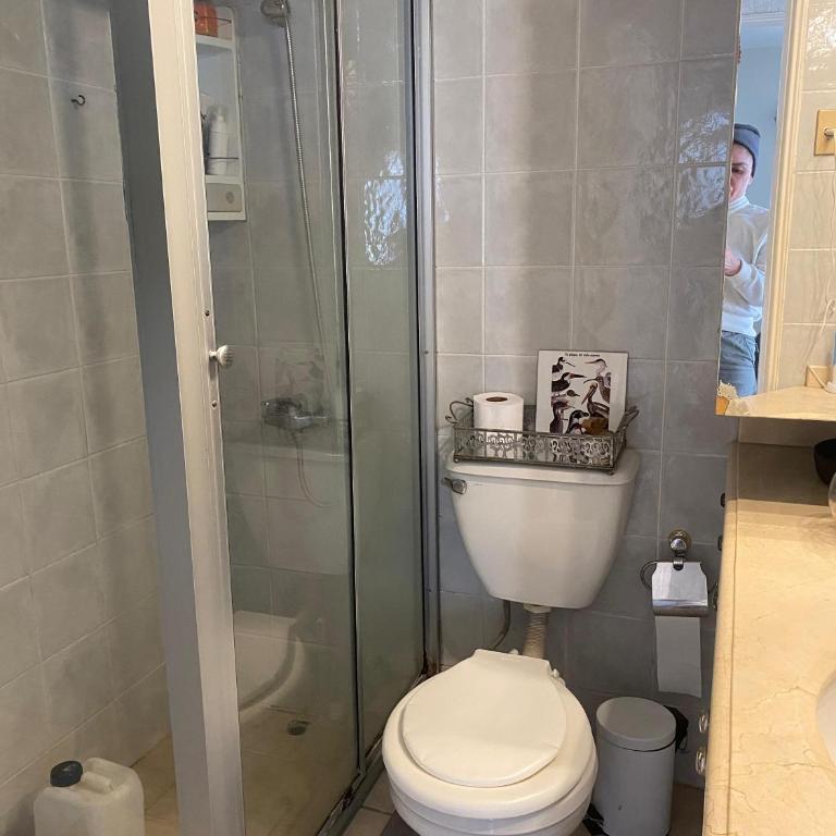 Habitación privada en departamento compartido con anfitriona - OJO Sólo se arrienda 1 habitación a la vez! - Habitación Doble con baño privado - 2