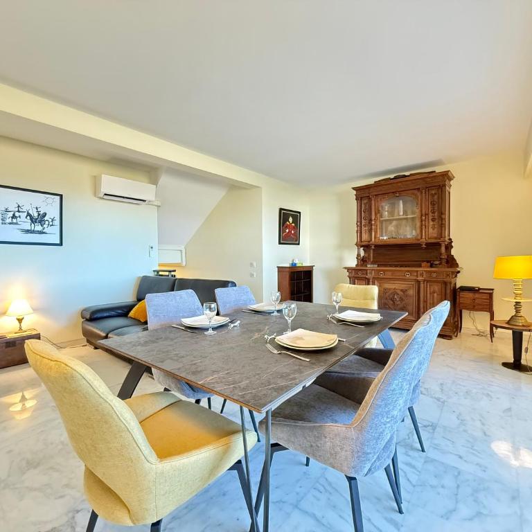 Résidence Standing - Piscine - Vue mer - One-Bedroom Apartment with Balcony and Sea View - 3