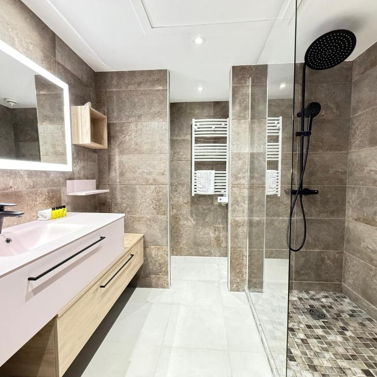 Résidence Standing - Piscine - Vue mer - One-Bedroom Apartment with Balcony and Sea View - 10