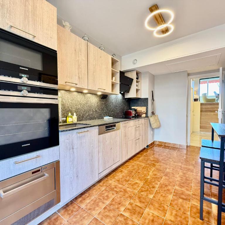 Résidence Standing - Piscine - Vue mer - One-Bedroom Apartment with Balcony and Sea View - 19