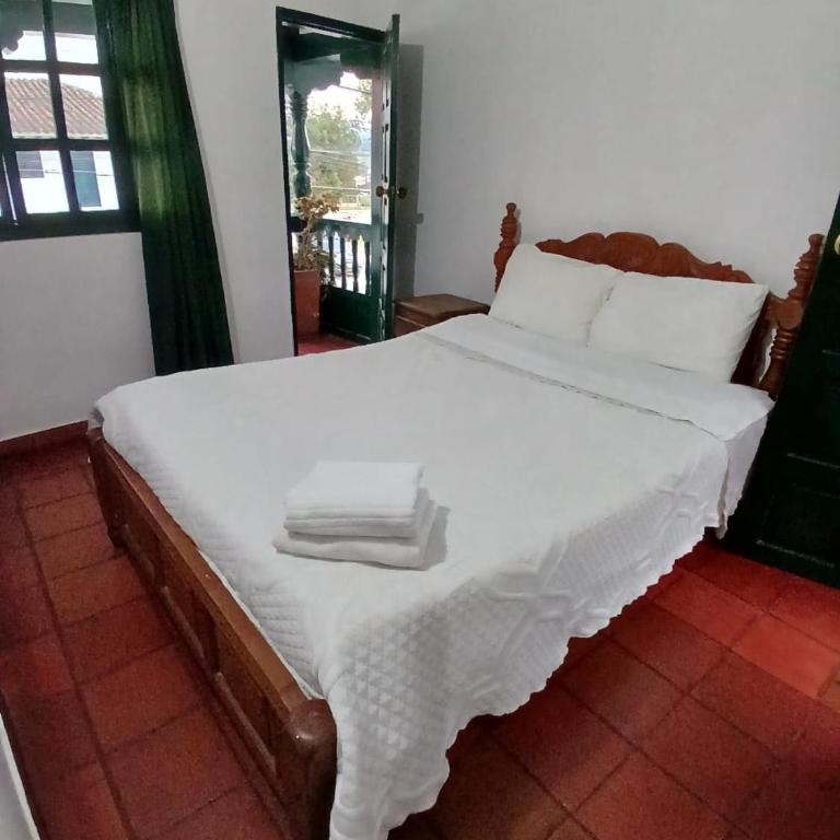 HOTEL El CORZO DE LA VILLA - Habitación Doble con baño privado - 4