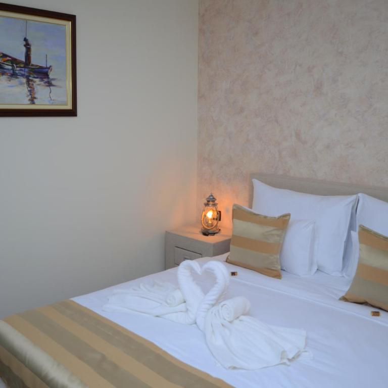 Hotel Helada - Deluxe Double or Twin Room - 2