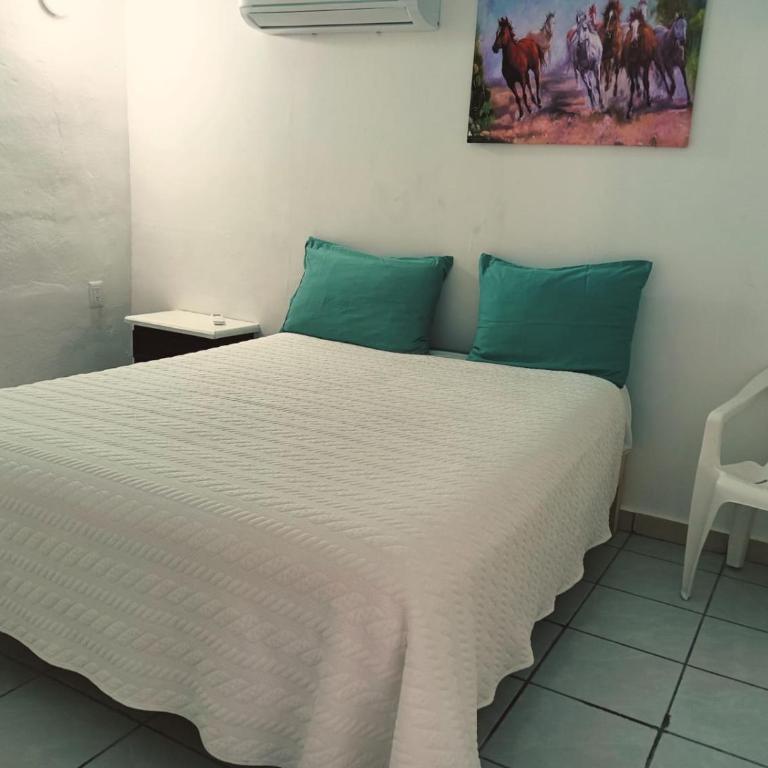 Alexandross - Deluxe Room - 19