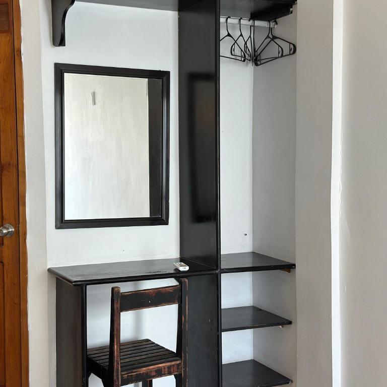 Calma Chicha Rooms - Queen Room with Balcony - 4