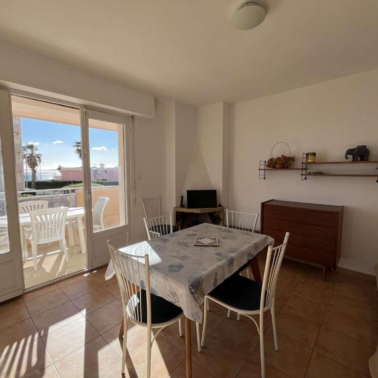 T3 pieds dans l'eau avec parking au Lavandou - FR-1-308-204 - Apartment - 3