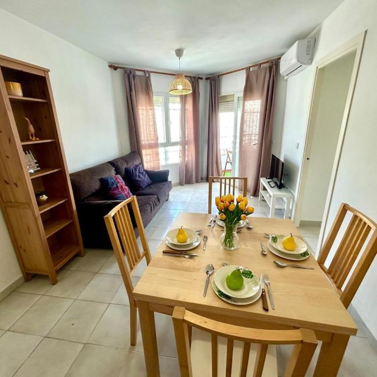 GATU Magavi Playa parking piscinas terraza "preferente para mayores de 21 años y familias" - Apartamento de 2 dormitorios con vistas parciales al océano - 9