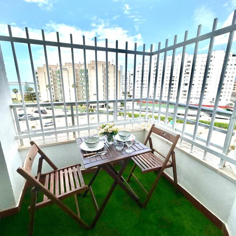 GATU Magavi Playa parking piscinas terraza "preferente para mayores de 21 años y familias" - Apartamento de 2 dormitorios con vistas parciales al océano - 5