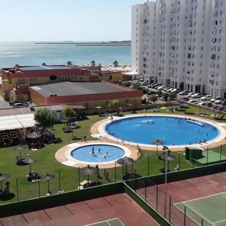 GATU Magavi Playa parking piscinas terraza "preferente para mayores de 21 años y familias" - Apartamento de 2 dormitorios con vistas parciales al océano - 10