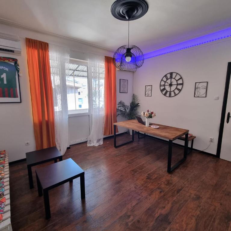Downtown Belgrade Hostel and Apartments - Apartman sa Balkonom - 3