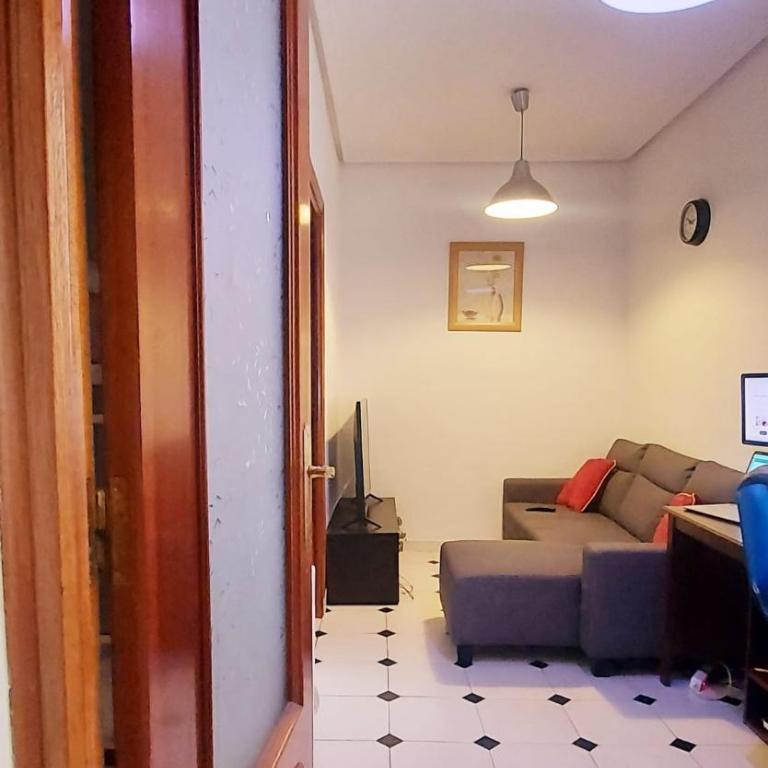 Habitación privada en apartamento compartido - One-Bedroom Apartment - 1