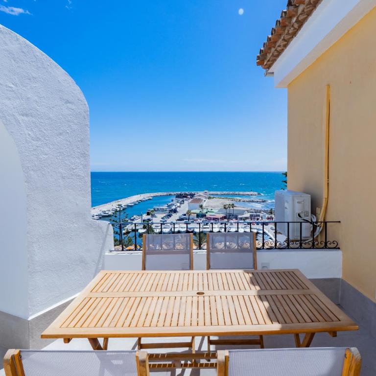 Espectacular Ático de 5 niveles en Puerto de Cabopino - Apartamento - 60