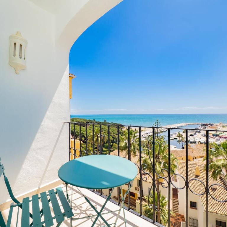 Espectacular Ático de 5 niveles en Puerto de Cabopino - Apartamento - 50