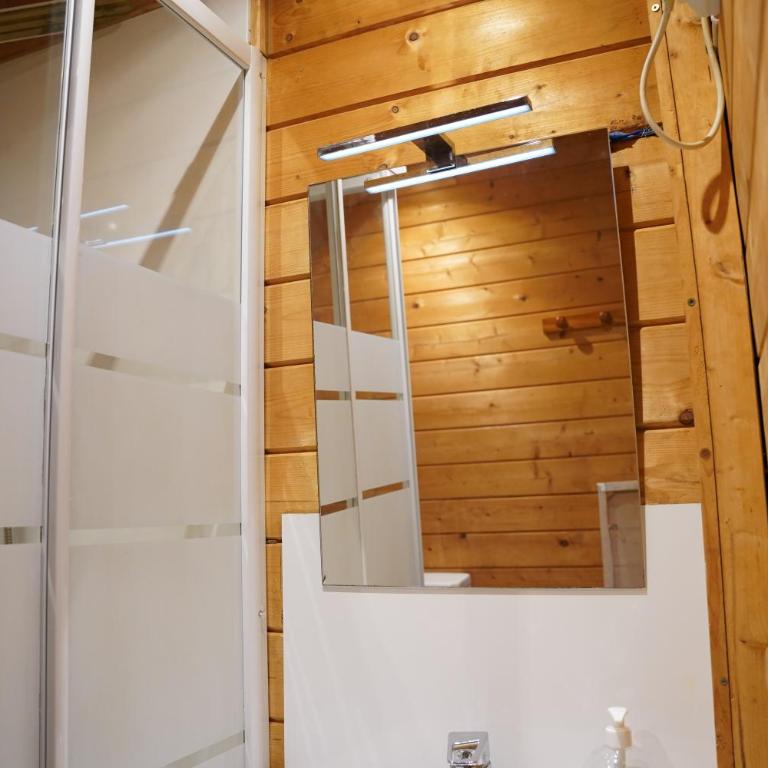 Caseta de fusta - One-Bedroom House - 18