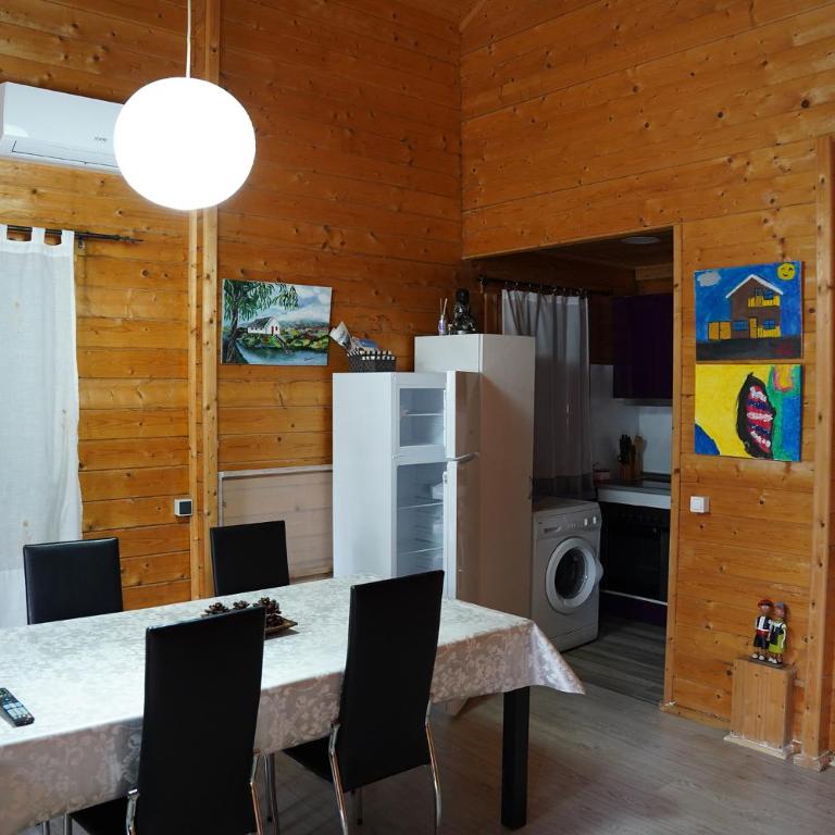 Caseta de fusta - One-Bedroom House - 23