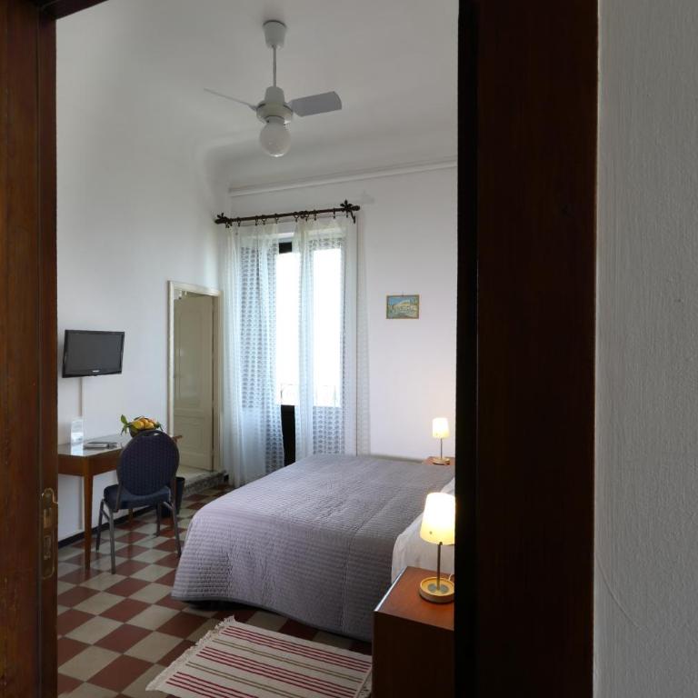 Villa Astoria - Camera Matrimoniale/Doppia con Letti Singoli con Balcone e Vista Mare - 10