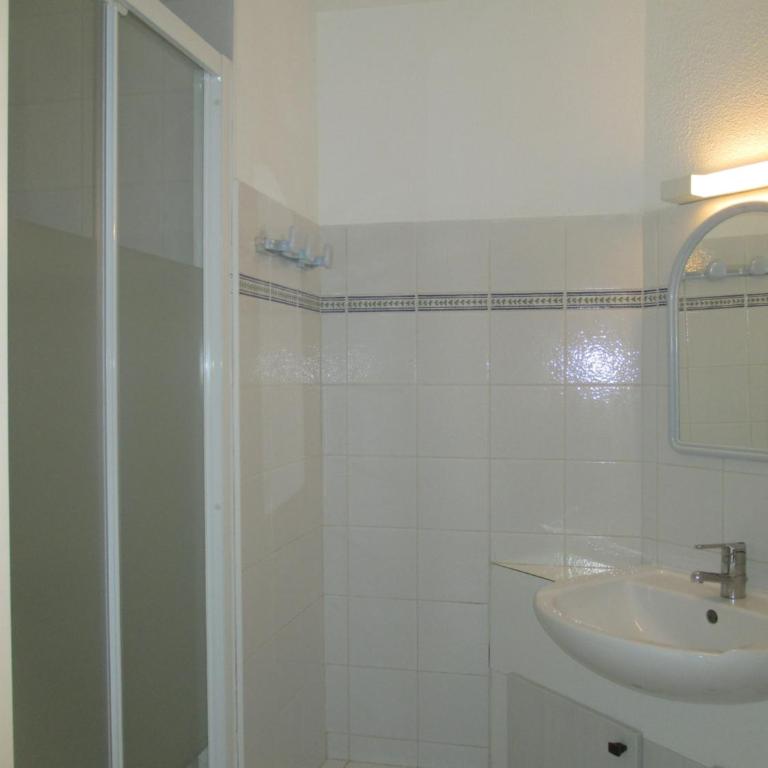 Appartement rénové 1 chambre ,rez de jardin,belle terrasse,proche plages,Carnac 2025-00427 - Appartement 2 Chambres - 11