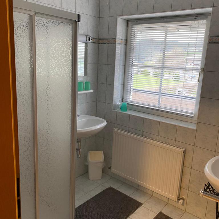Appartements Schitter - Two-Bedroom Apartment with Shower - 8