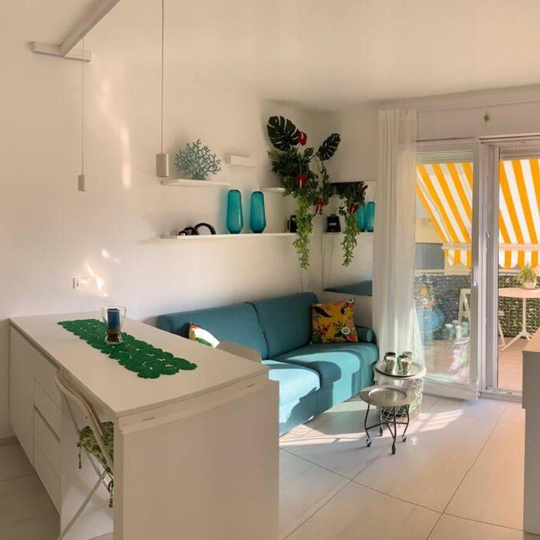Suite bianca fronte mare - Appartamento con 1 Camera da Letto - 4