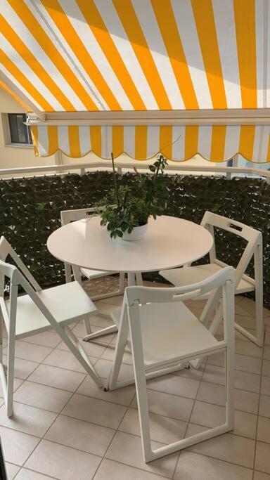 Suite bianca fronte mare - Appartamento con 1 Camera da Letto - 12