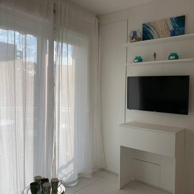 Suite bianca fronte mare - Appartamento con 1 Camera da Letto - 16