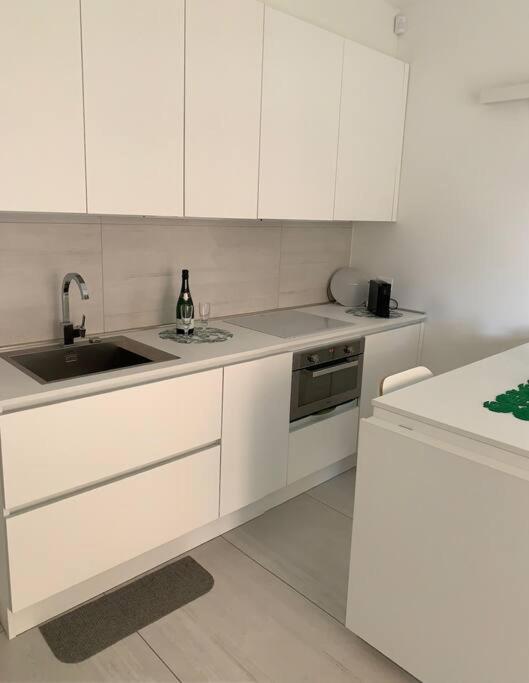 Suite bianca fronte mare - Appartamento con 1 Camera da Letto - 20